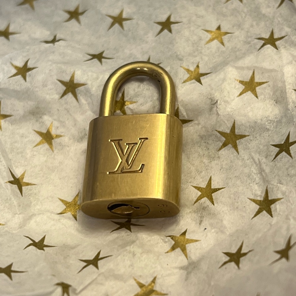 No. 319 - Louis Vuitton Lock, No Key